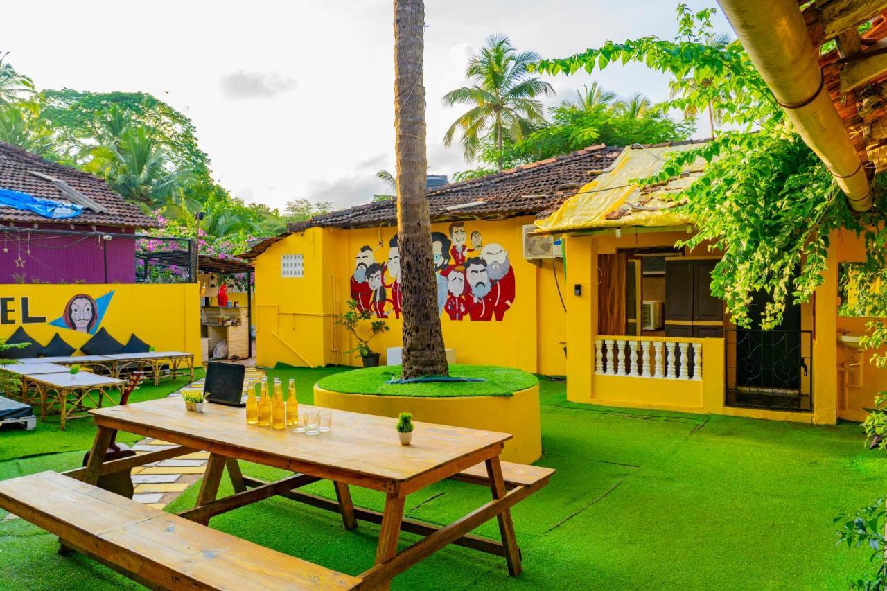 Whoopers Hostel *